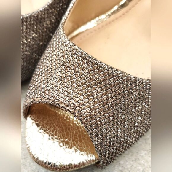 Vince Camuto Silver Grey  Peep-Toe Heels Shoes Formal Party Sz 6 - Picture 8 of 15